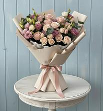 Букет цветов из:  Розы и Лизиантусы в Удобный