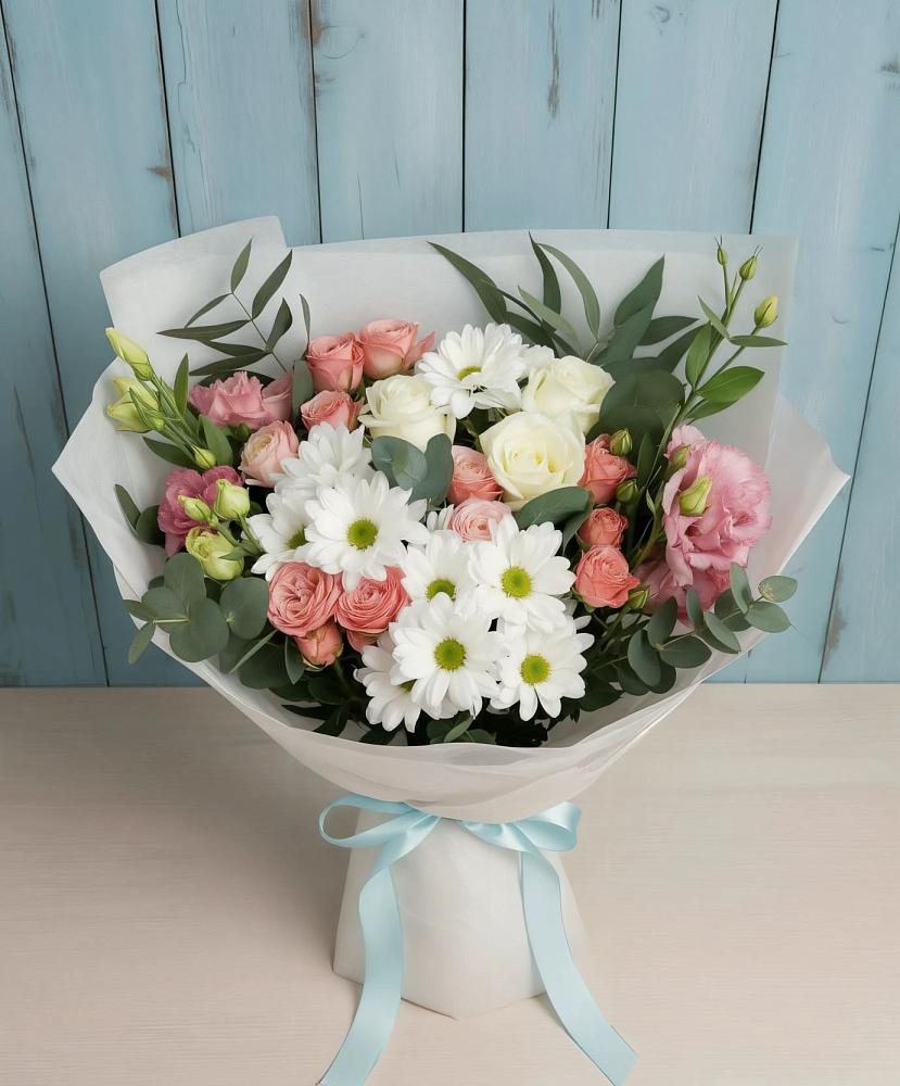 Букет цветов из: Розы, Лизиантусы и Хризантемы в Удобный