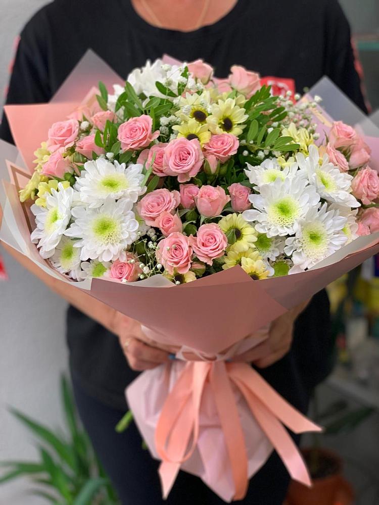 Букет цветов из: Розы и Хризантемы в Удобный