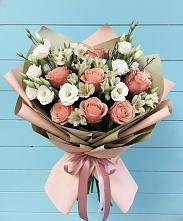 Букет цветов из:  Розы, Альстромерии и Лизиантусы в Удобный