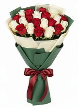 Букет Микс из красных и белых роз в Удобный