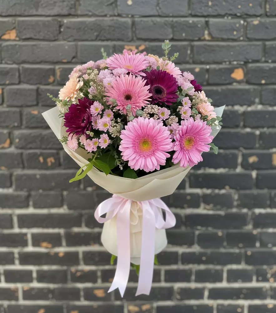 Букет цветов из: Герберы и Хризантемы в Удобный