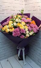 Букет цветов из:  Хризантемы и Розы в Удобный