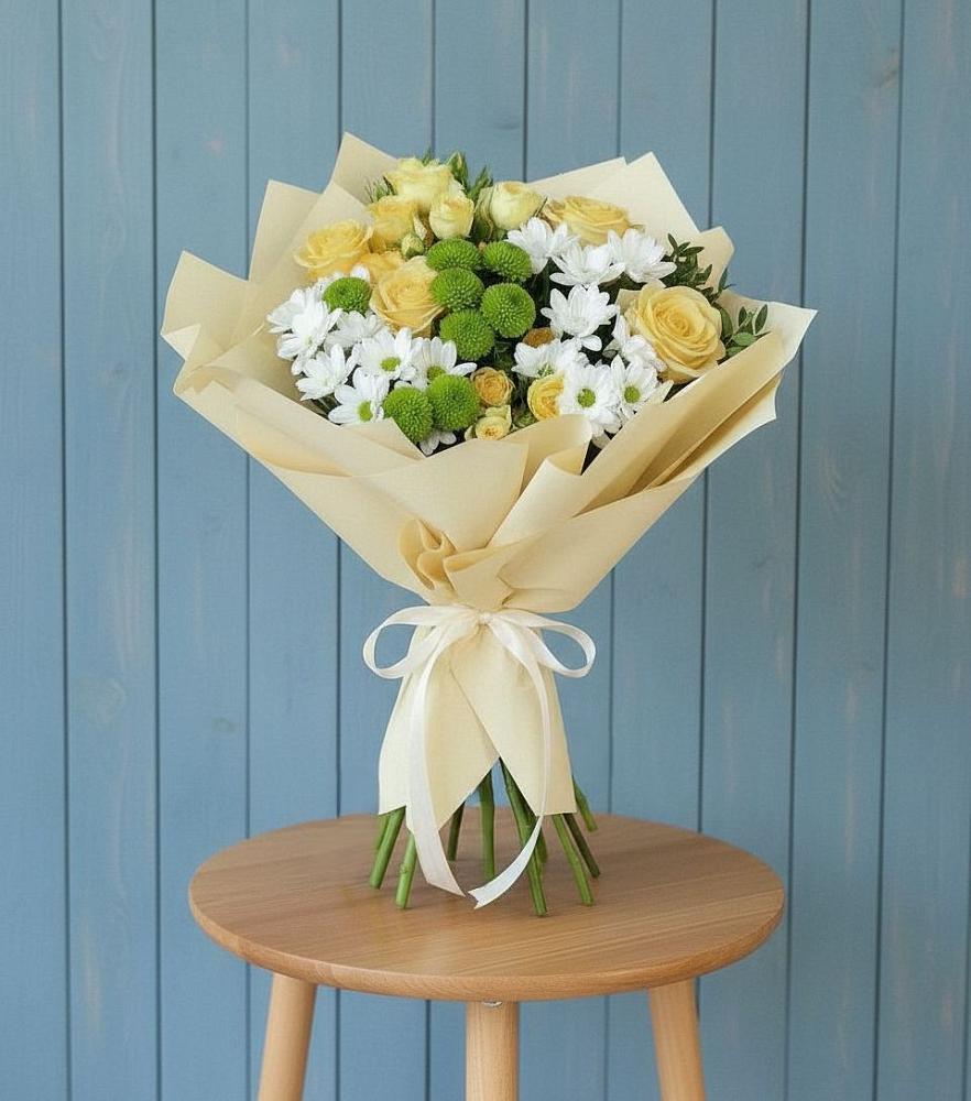 Букет цветов из: Хризантемы и Розы в Удобный