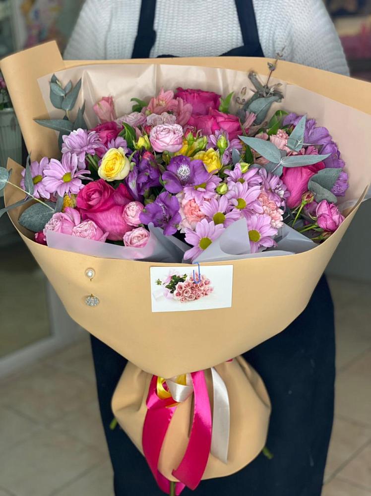 Букет цветов из: Хризантемы, Гвоздики и Альстромерии в Удобный