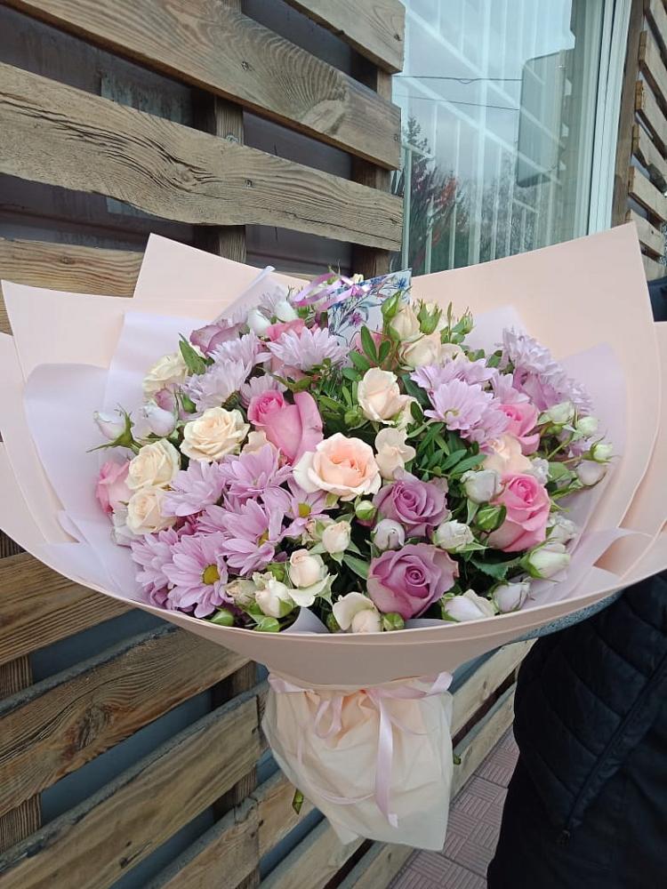 Букет цветов из: Розы и Хризантемы в Удобный