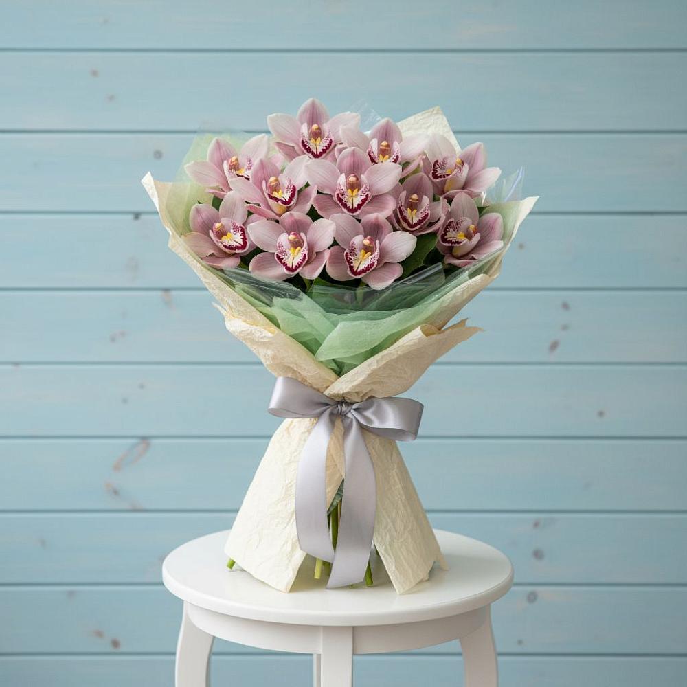 Букет цветов из: Орхидеи и Розы в Удобный