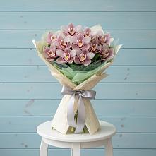Букет цветов из:  Орхидеи и Розы в Удобный