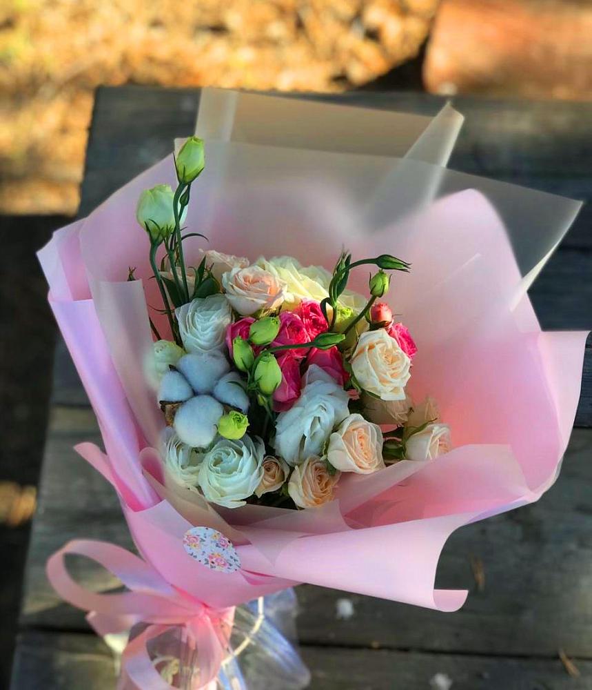 Букет цветов из: Розы и Лизиантусы в Удобный