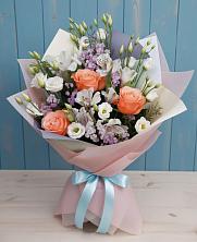 Букет цветов из:  Лизиантусы, Розы, Альстромерии и Гипсофила в Удобный