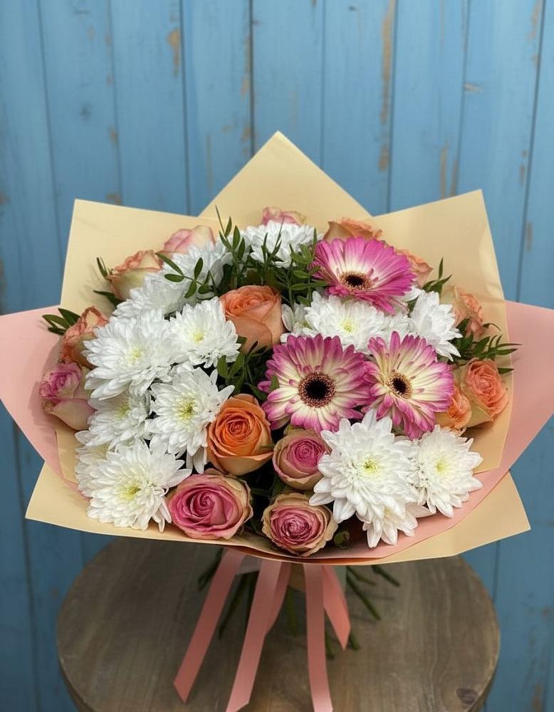 Букет цветов из: Розы, Герберы и Хризантемы в Удобный