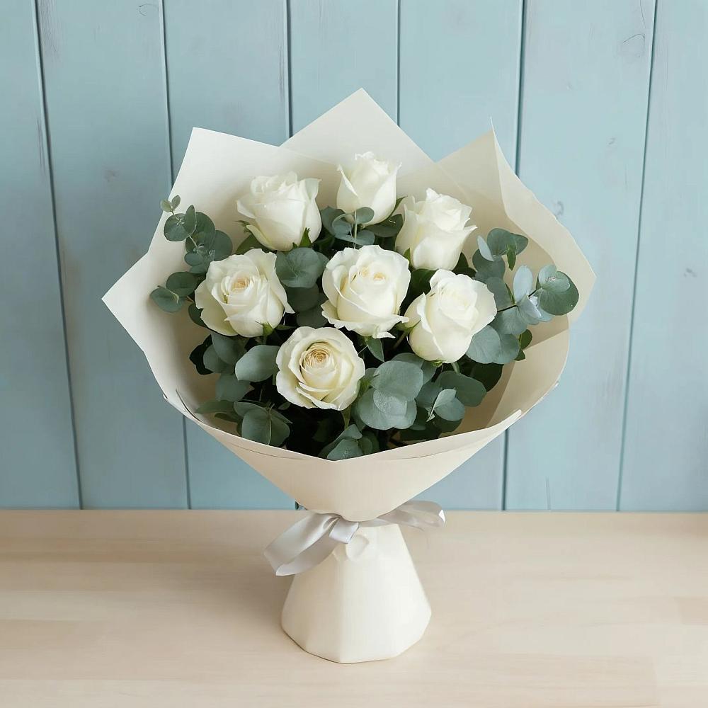 Букет Белые розы в Эвкалипте в Удобный