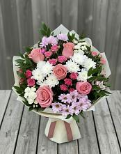 Букет цветов из:  Альстромерии, Гвоздики, Розы и Хризантемы в Удобный