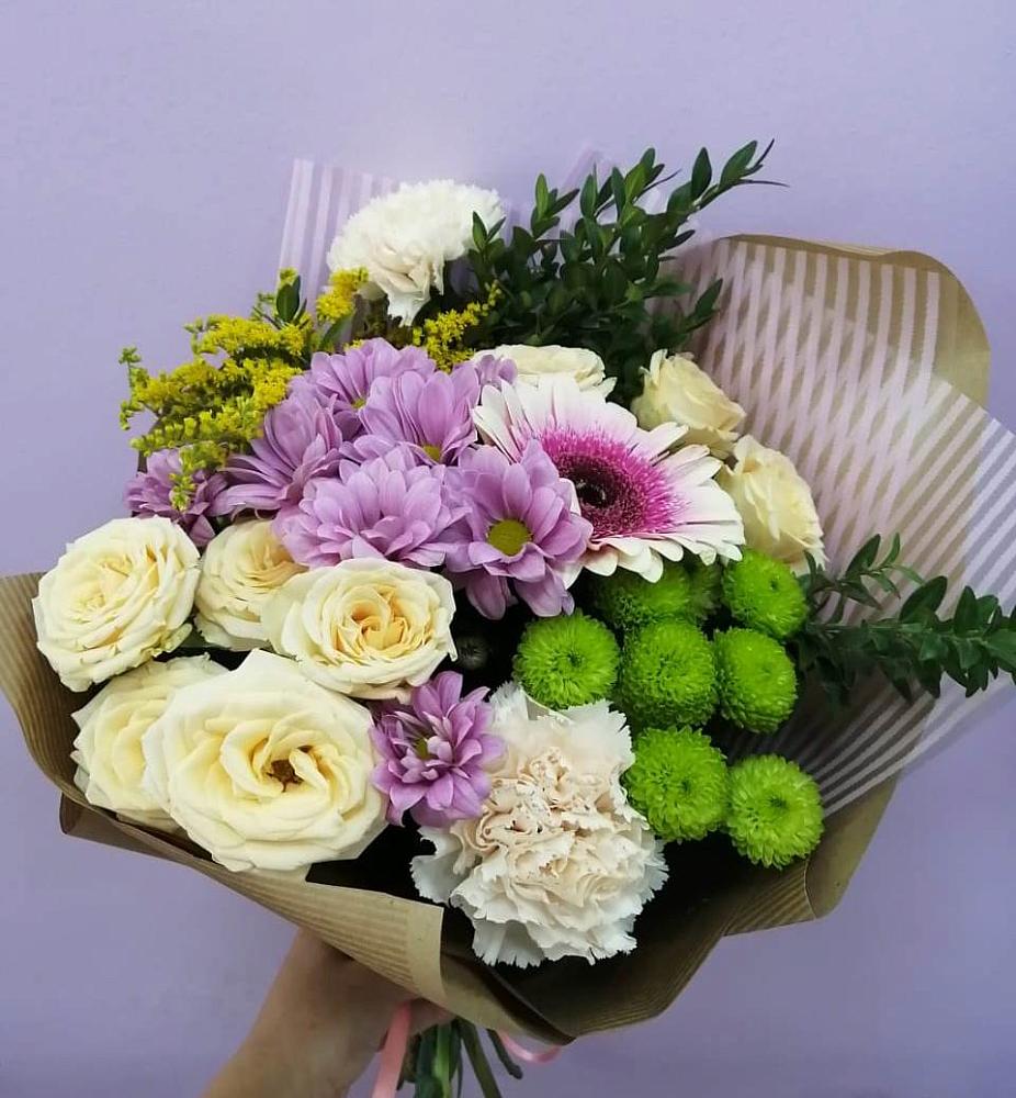 Букет цветов из: Хризантемы, Розы, Гвоздики и Герберы в Удобный