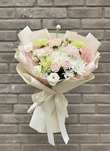 Букет цветов из:  Гвоздики, Розы, Лизиантусы и Хризантемы #REPLACE_PRED# Удобный