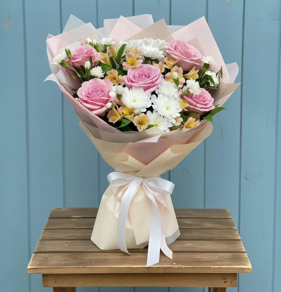 Букет цветов из: Гвоздики, Орхидеи и Розы в Удобный