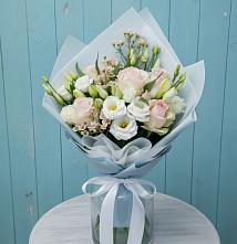 Букет цветов из:  Розы и Лизиантусы в Удобный