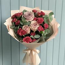 Букет цветов из:  Гвоздики и Розы в Удобный
