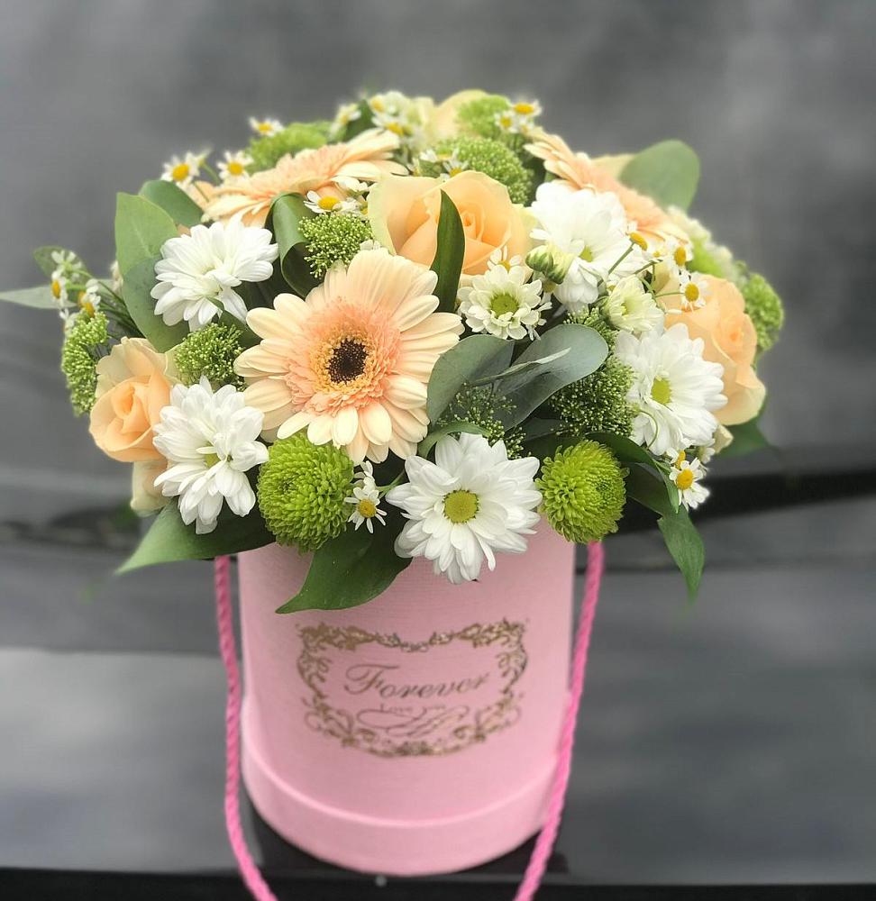 Цветочная композиция из Розы, Герберы и Хризантемы в шляпной коробке в Удобный