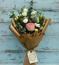 Букет цветов из:  Розы и Лизиантусы в Удобный