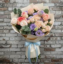 Букет цветов из:  Розы, Лизиантусы и Гвоздики #REPLACE_PRED# Удобный