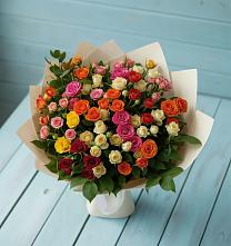 Букет Микс из разноцветных кустовых роз в Удобный